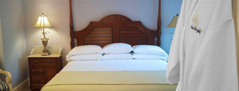 Beach Spa Bed & Breakfast Virginia Beach Exterior photo