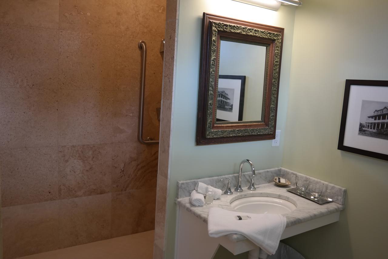 Beach Spa Bed & Breakfast Virginia Beach Room photo