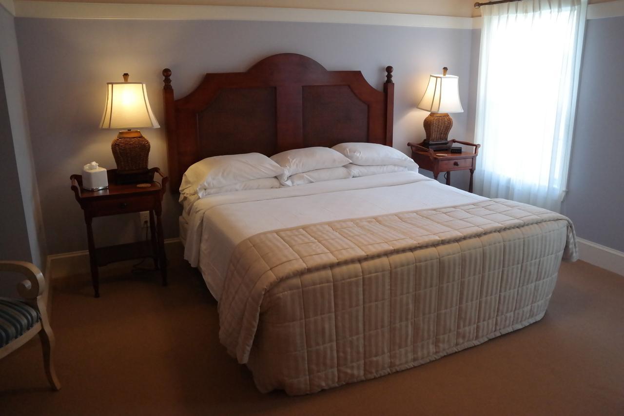 Beach Spa Bed & Breakfast Virginia Beach Room photo
