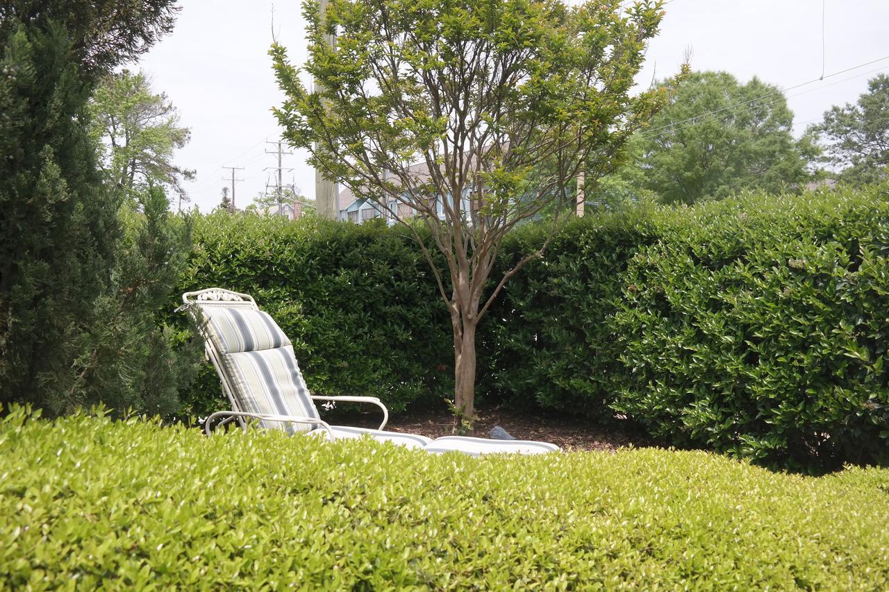 Beach Spa Bed & Breakfast Virginia Beach Exterior photo