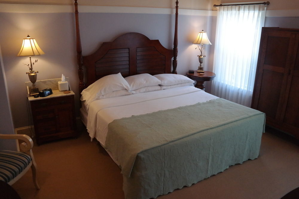 Beach Spa Bed & Breakfast Virginia Beach Exterior photo