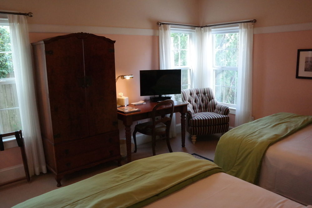 Beach Spa Bed & Breakfast Virginia Beach Exterior photo