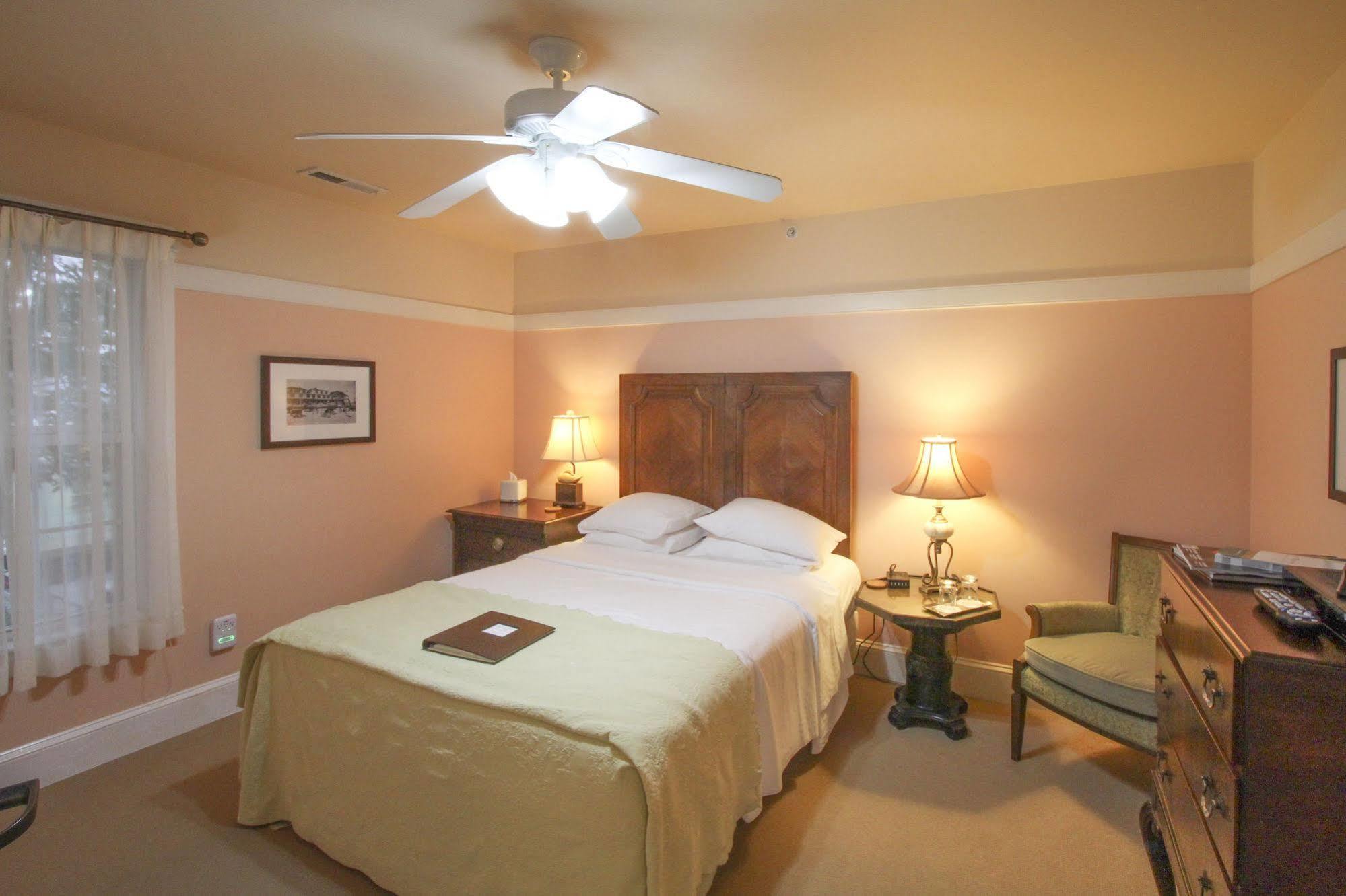 Beach Spa Bed & Breakfast Virginia Beach Exterior photo