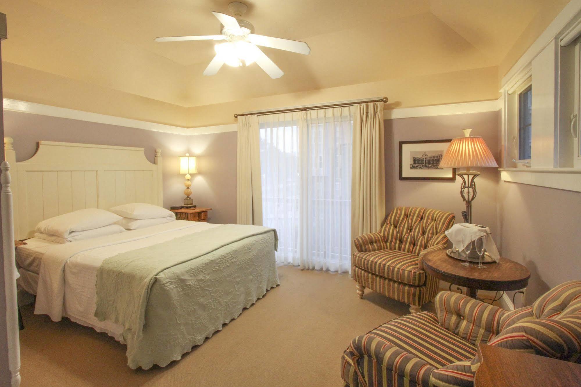 Beach Spa Bed & Breakfast Virginia Beach Exterior photo