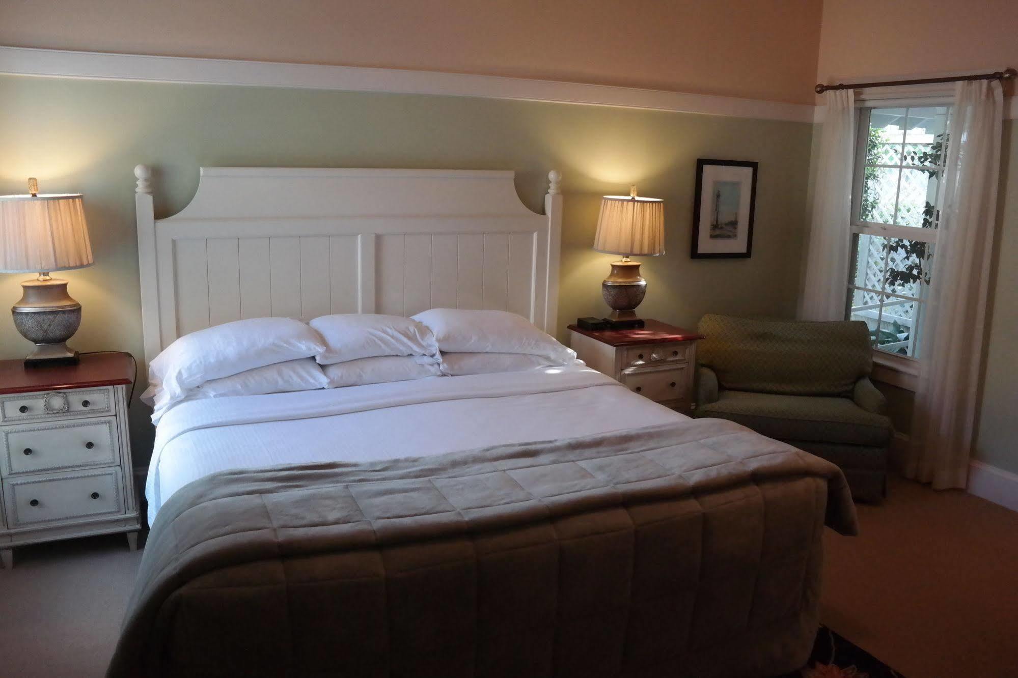 Beach Spa Bed & Breakfast Virginia Beach Exterior photo