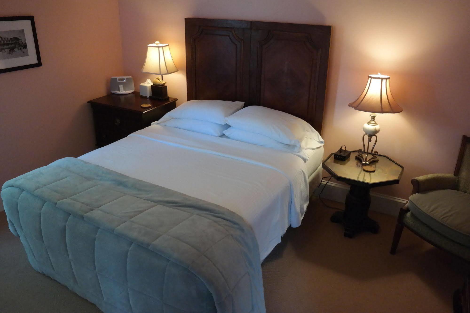 Beach Spa Bed & Breakfast Virginia Beach Exterior photo