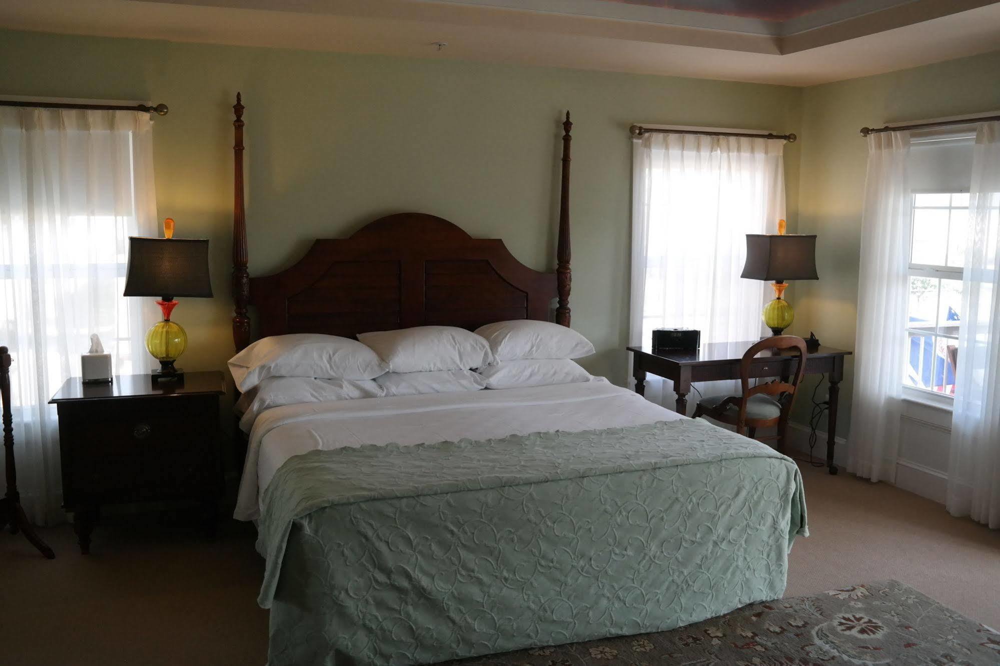 Beach Spa Bed & Breakfast Virginia Beach Exterior photo