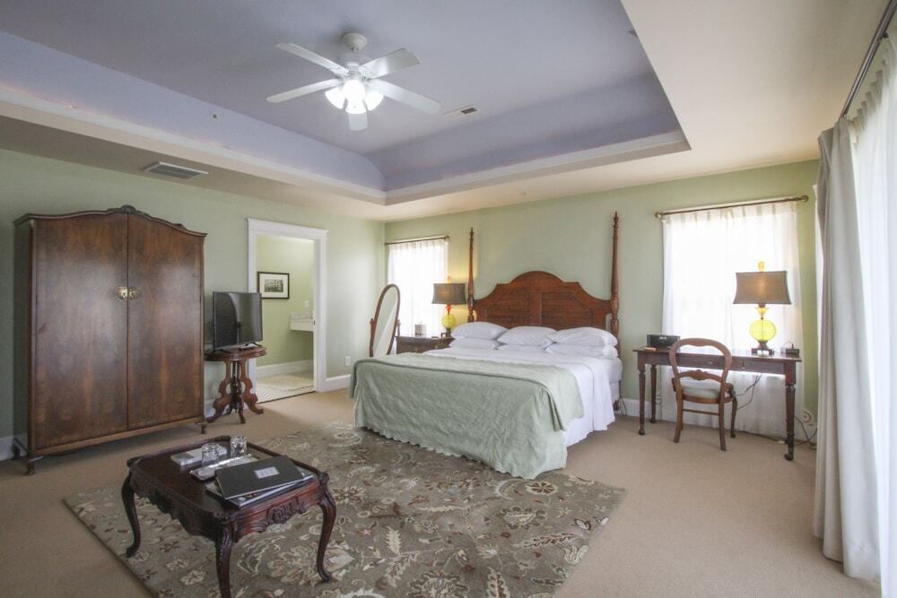 Beach Spa Bed & Breakfast Virginia Beach Exterior photo